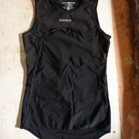 Raceface stealth sleeveless top - Picture 14 of 14